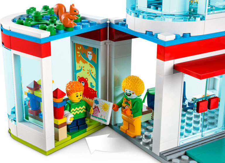 LEGO City 60330 Hospital 2