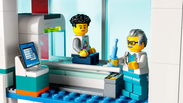 LEGO City 60330 Hospital 4
